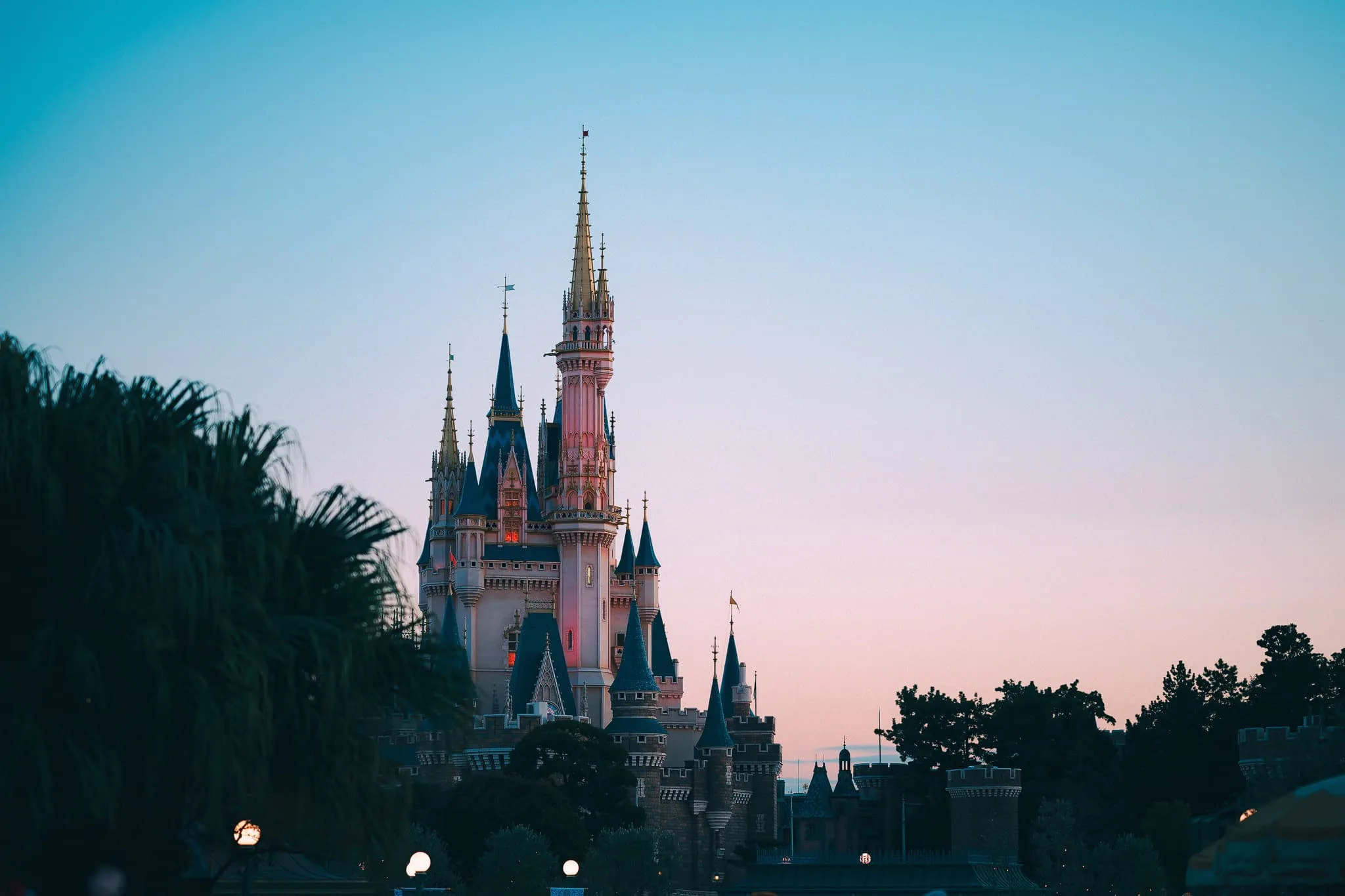 家族で楽しむディズニーランド！Nikon Z6IIIとZ85mm f1.8で撮る思い出写真